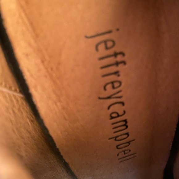 Beautiful shoes Canadian size 9 worn once. Condition like brand new.Very soft - Picture 6 of 7